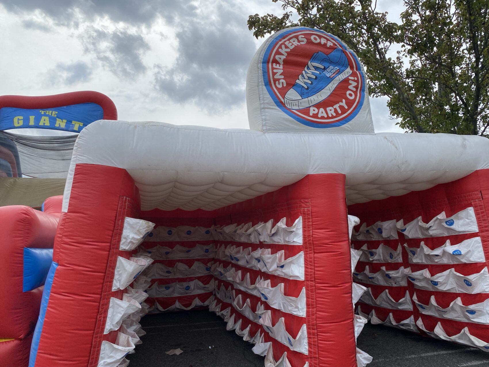 NYのロングアイランドにやってきた世界最大のバウンスハウス！ The Big Bounce America Live and Run in